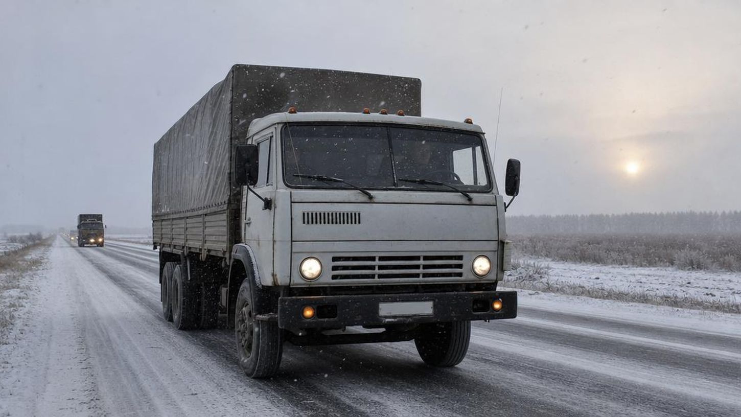КАМАЗ-5320 зимний рейс по заснеженной трассе